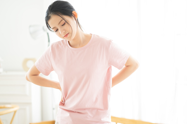 腰痛改善ストレッチ！ 「背骨に原因がある」腰痛に効く！