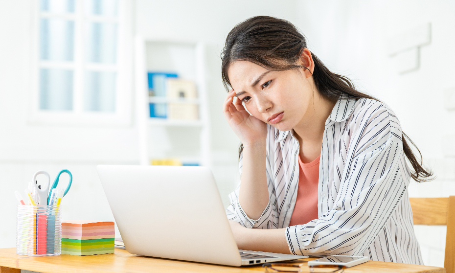 在宅勤務で起きる「テレワーク頭痛」にご用心！ その３つの原因とは？