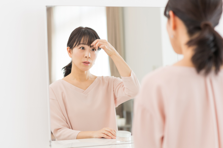 女性の壮年性脱毛症チェック方法は。髪が細くなることもサインの1つ｜リジェンヌヘアケアコンテンツ｜大正製薬
